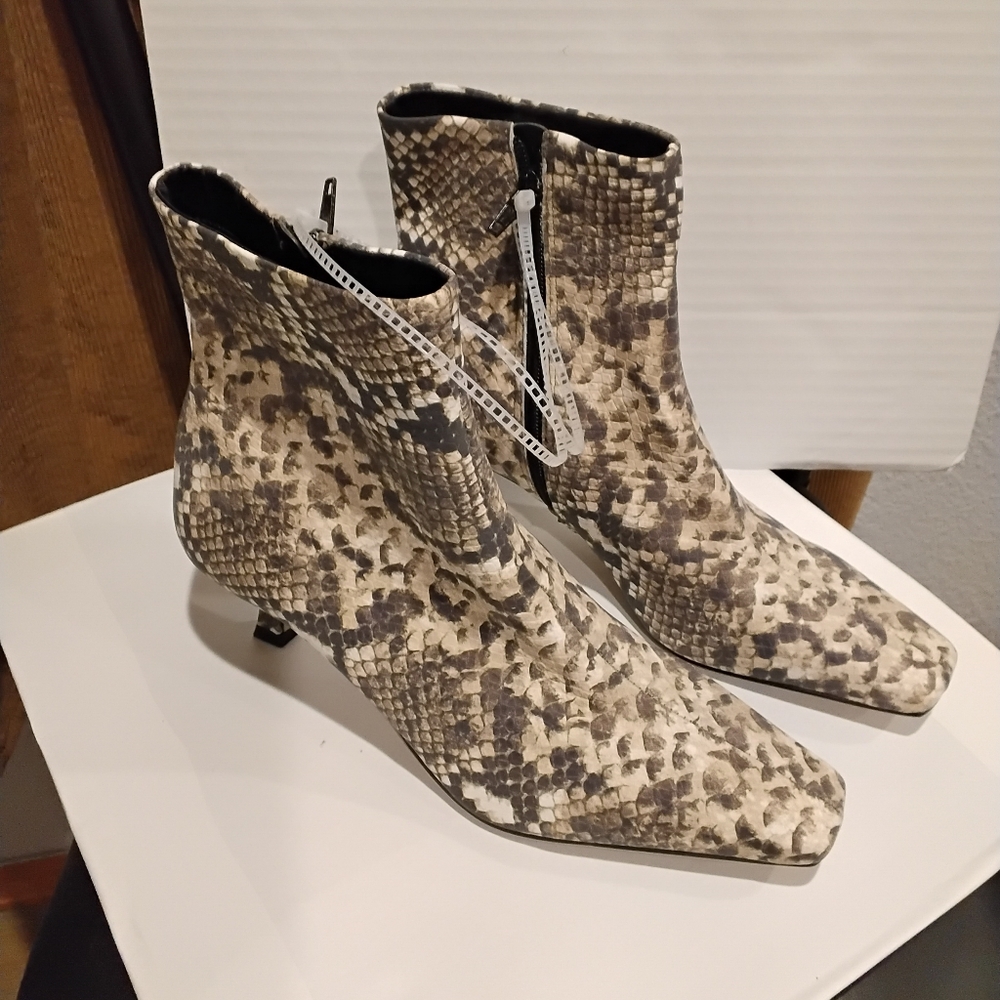NWOT Stylish Snake Print Leather Upper Ankle Booties 6 Or 8 Firm Price